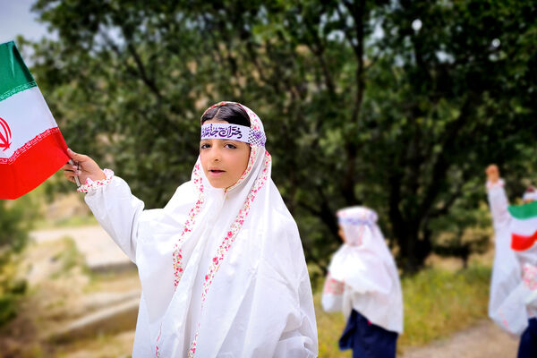 دختران جان‌فدای ایران؛ شکوفایی اراده در پارک جنگلی شیاسی 