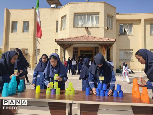 درخشش استعدادهای ورزشی دانش‌آموزان در المپیاد ورزشی دبیرستان دکتر جوادی