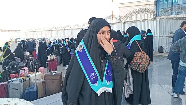 بدرقه دختران دانش آموز از ایستگاه پروازی مشهد به سوی سرزمین وحی
