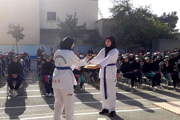 افتتاحیه انجمن ورزشی درون مدرسه ای منطقه کهریزک در هنرستان اولیاء۳