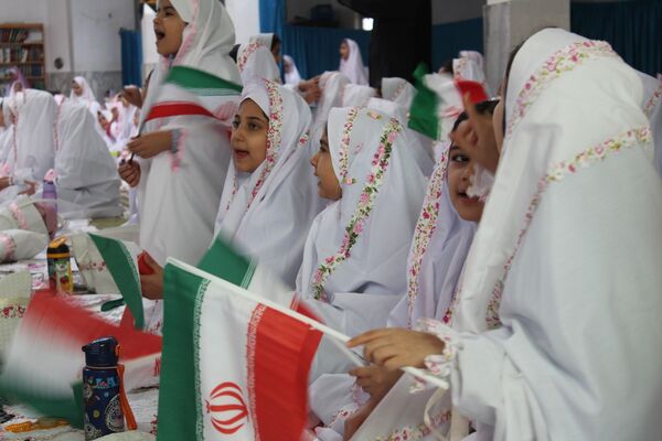 پرواز فرشته‌های آسمانی؛ جشن تکلیف دختران سملقان در مسجد جامع
