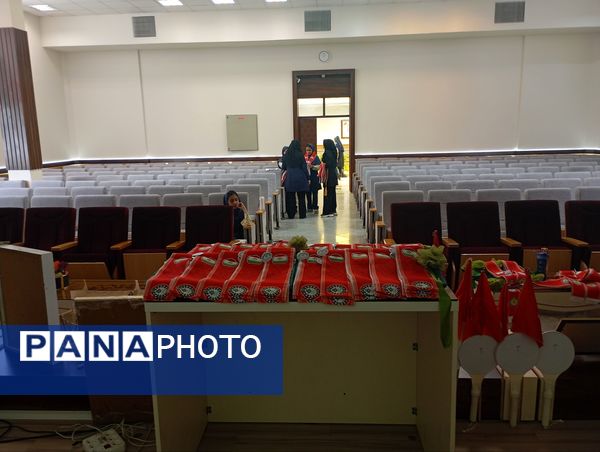 مراسم  تحلیف پیشتازان چهارمی در دبستان آرمینه مصلی نژاد 