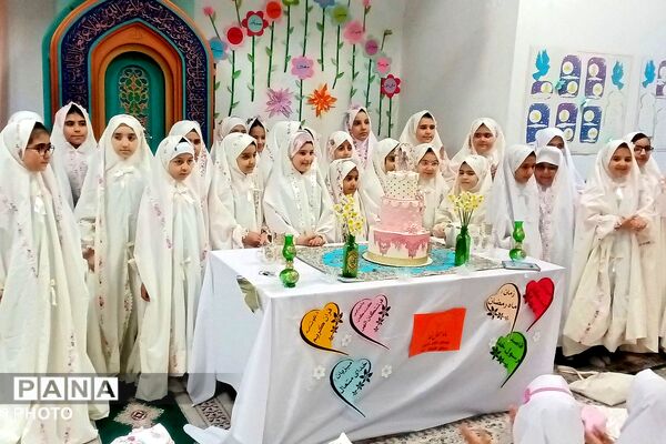 جشن روزه اولی‌ها در دبستان الهام حاجیان ناحیه دو شهرری 