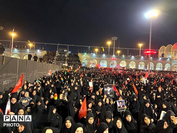 وداع حماسی مردم با شهدای وطن در مصلای تهران