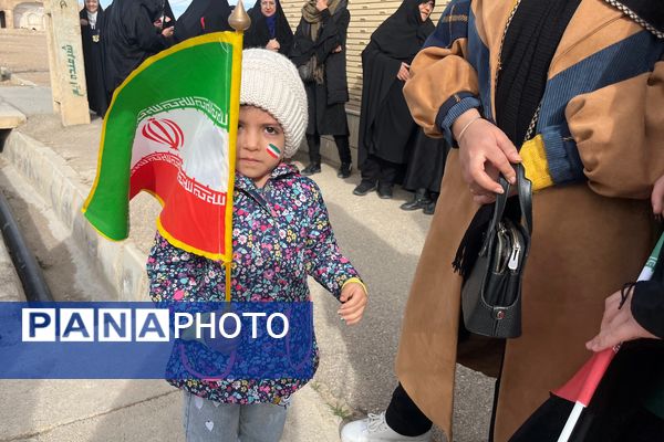 دهه نودی‌های شهر سورمق پای کار انقلاب