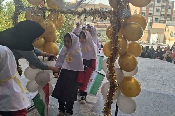 برگزاری جشن شکوفه ها در دبستان نجمه ناحیه یک شهرری