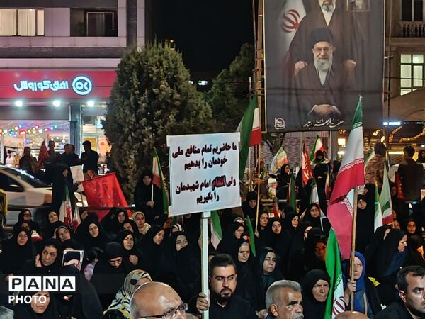نوای طنین انداز حضور پرشور مردم در شب صد و بیست و هشتم