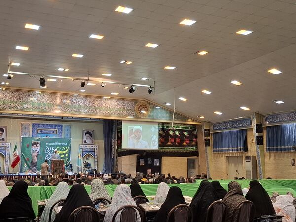اجتماع پرشور مردم و بسیجیان مومن صفادشت در نماز جمعه 