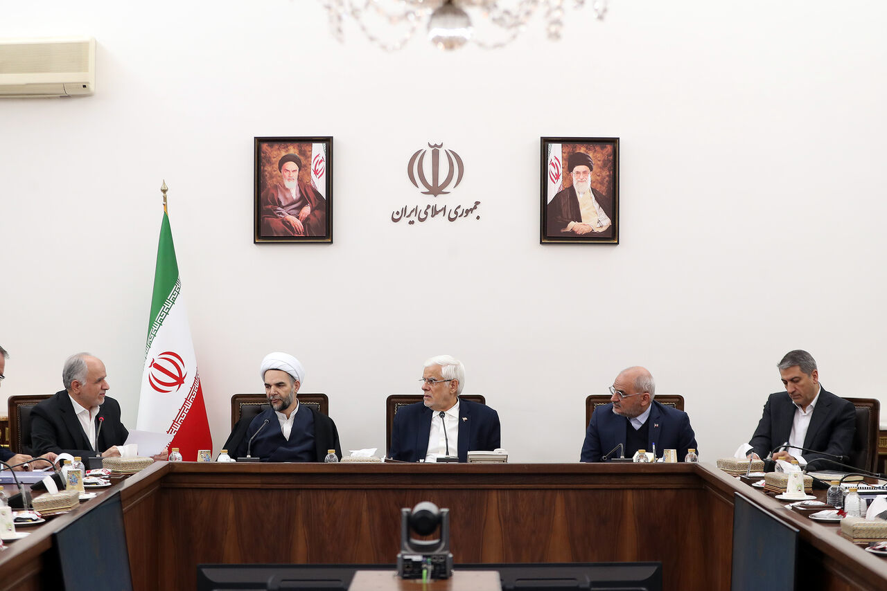 دولت با همکاری سایر قوا به‌دنبال حل مسائل معیشتی و پیروزی در جنگ اقتصادی است