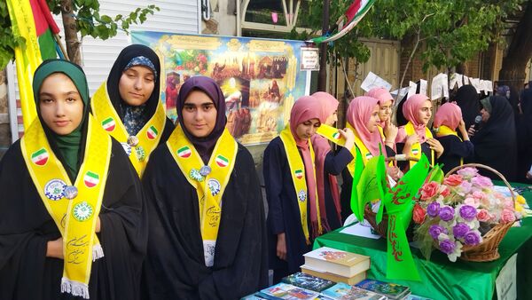 جشن وحدت و ولایت با حضور پرشور دانش‌آموزان اسکو