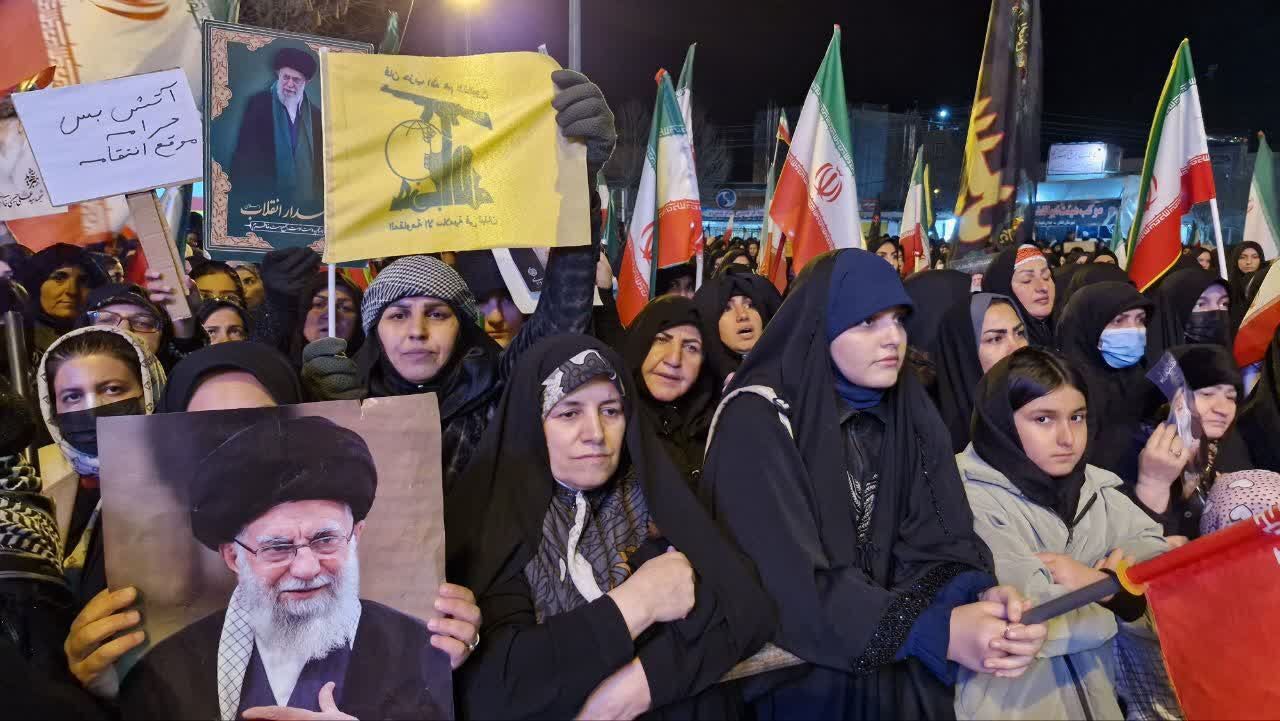 مردم دلفان در شب چهلم مراسم شهید آیت‌الله سید علی خامنه‌ای گردهم آمدند