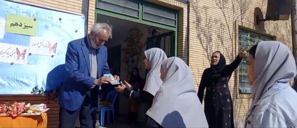 جشن روز دانش آموز در مدرسه نمونه وکیلی ۱۰ استاد شفیعی کدکنی