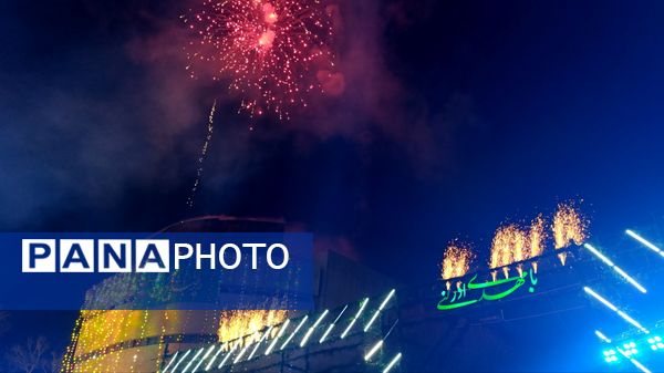 امشب آسمان در خیابان ها مى تابد