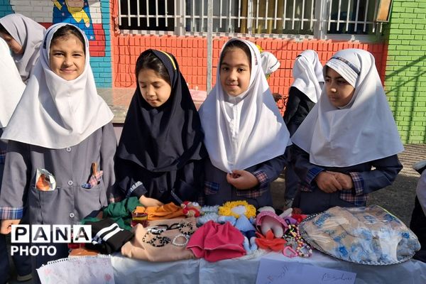 بازارچه دانش آموزی در دبستان شهید ناصری ناحیه دو شهرری 