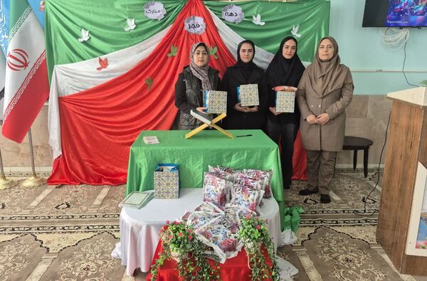 جشن باشکوه پیروزی انقلاب در مدارس مروست