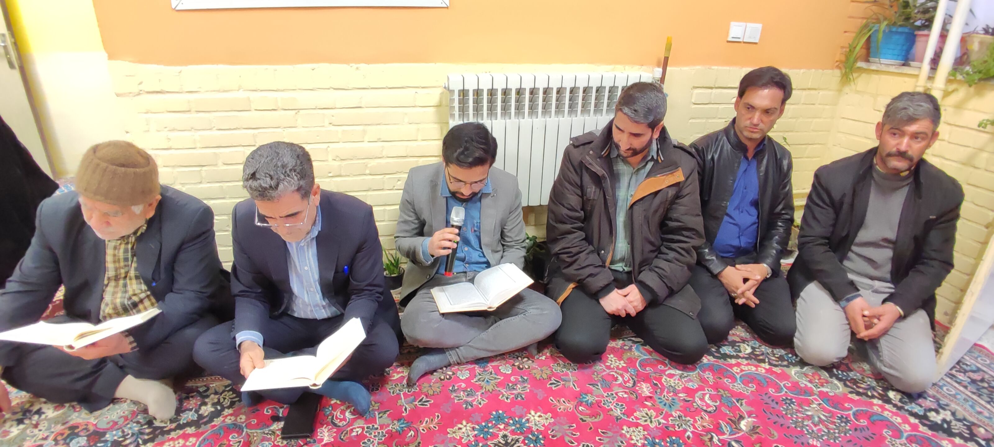 محفل انس با قرآن کریم در دبیرستان دخترانه شهدای زیارت 