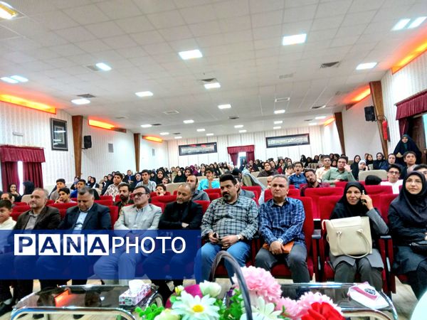 تجلیل از برگزیدگان مسابقات فرهنگی هنری جشنواره امید فردا در نیشابور