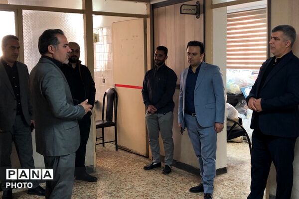بازدید و عرض تبریک مدیر آموزش و پرورش ناحیه دو شهرری از کارکنان اداری