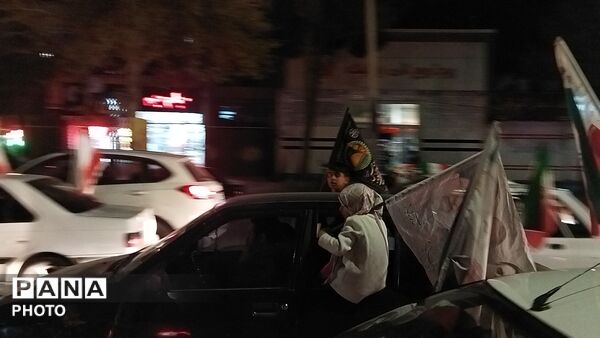 حضور دهه نودی ها در رژه ماشینی بلوار فضل نیشابور 