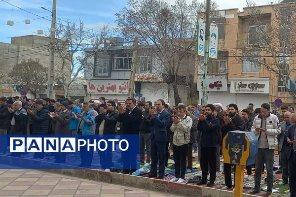 اقامه نماز عید سعید فطر در قروه