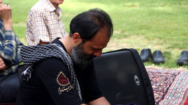 طنین دعای عرفه در پارک کوهستان یزد
