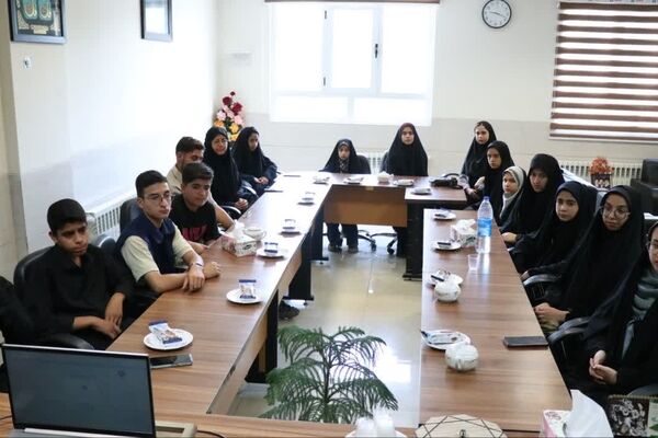 نشست صمیمی مدیر آموزش و پرورش شهرستان ابرکوه با دانش آموز خبرنگاران پانا
