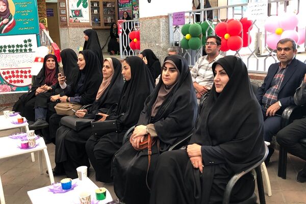 برگزاری جشن عاطفه‌ها در دبستان شاهد ام‌البنین (س) ناحیه دو شهرری 