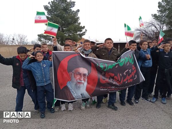قیام معلمان و دانش‌آموزان شهرستان جعفرآباد برای خونخواهی امام شهید