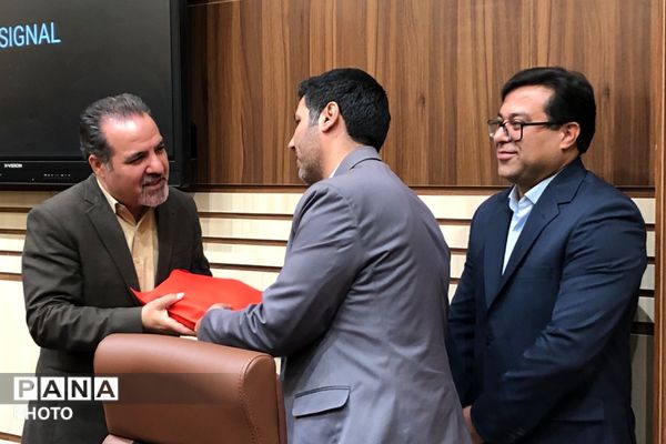 کارگاه توانمندسازی مدیران و معاونین پرورشی مدارس غیر دولتی و افتتاحیه طرح نماد در ناحیه دو شهرری 