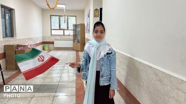 نهال‌ها در دبستان چلیچه به یاد شهدای مدرسه میناب می‌رویند