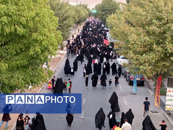 حضور مردم شهرستان نیم‌ور و محلات در پیاده‌روی جاماندگان اربعین