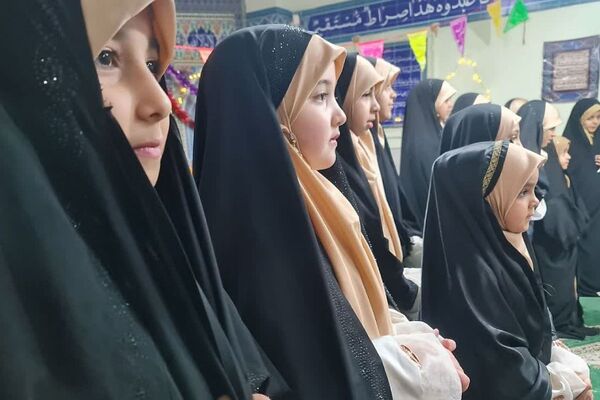 مدرسه شهدای ایران تایر2 میزبان شادی‌های صاحب زمان (عج)