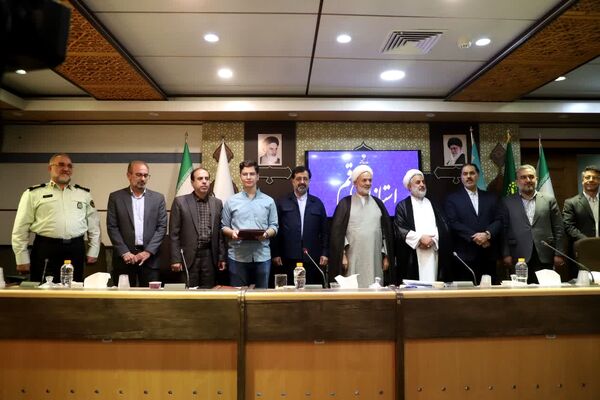 تقدیر از رتبه دوم کنکور سراسری در شورای برنامه‌ریزی آموزش و پرورش قم