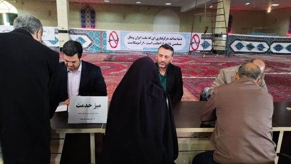 میز خدمت مدیریت آموزش و پرورش اسلامشهر در مصلی نماز جمعه اسلامشهر