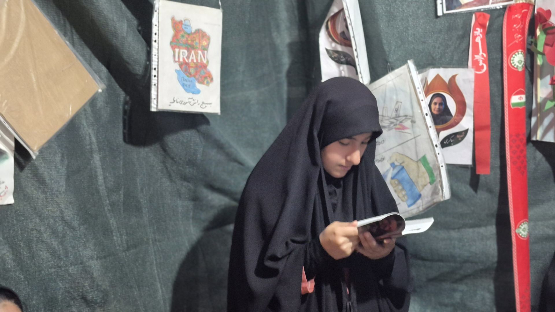 طوفانِ کتاب در ساحلِ موکب