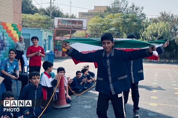 هنرنمایی دانش‌آموزان مدارس شهرری در افتتاحیه المپیاد ورزشی درون مدرسه‌ای 