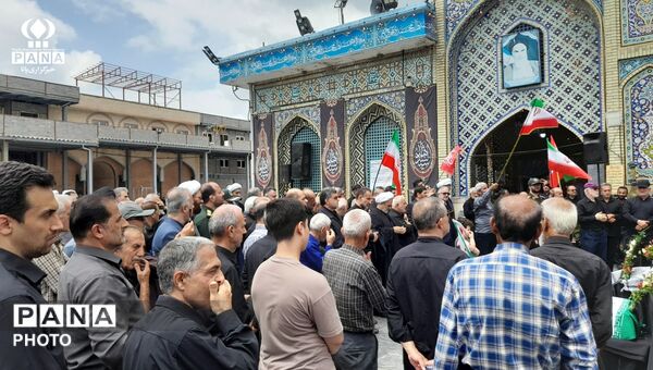 تشییع نمادین رهبر شهید