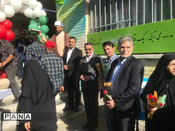 آغاز سال تحصیلی با حضور سخنگوی آموزش و پرورش در مدرسه شهید حسین گلزاری