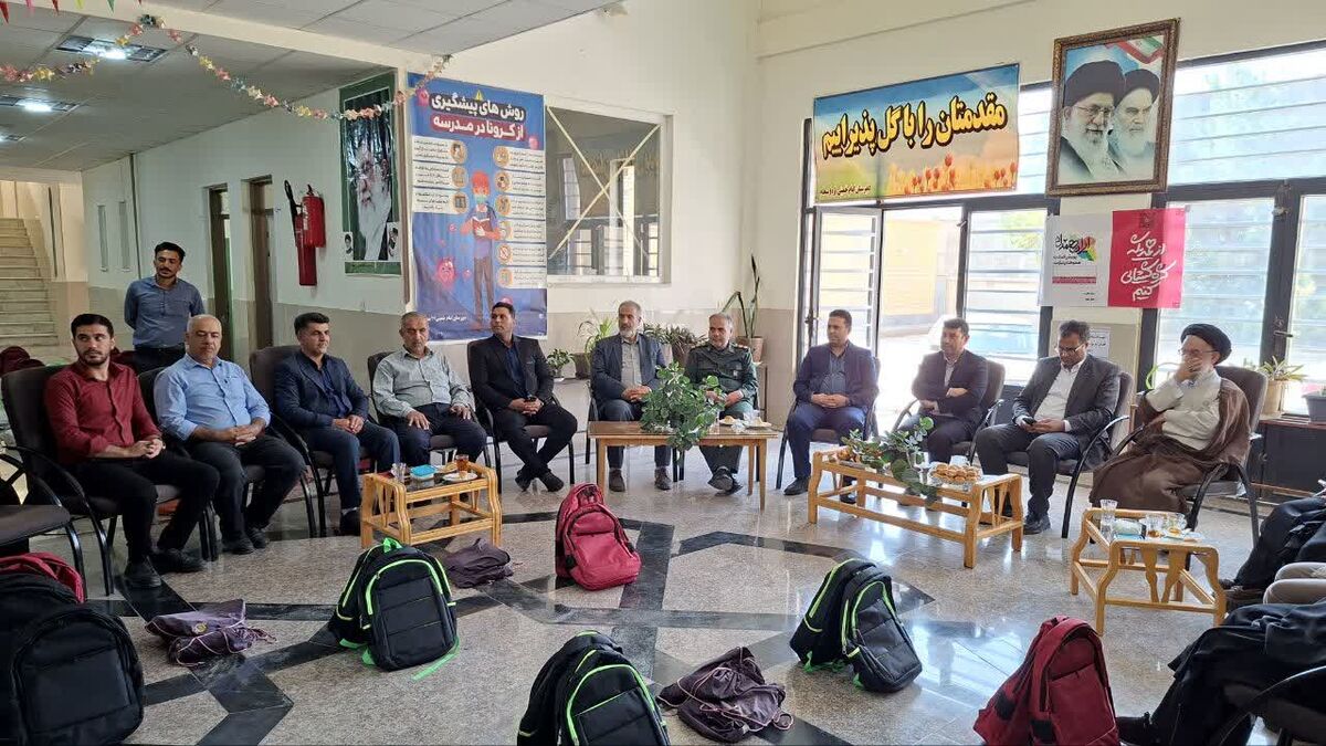 هیچ دانش‌آموزی نباید به دلیل مشکلات مالی از تحصیل باز بماند