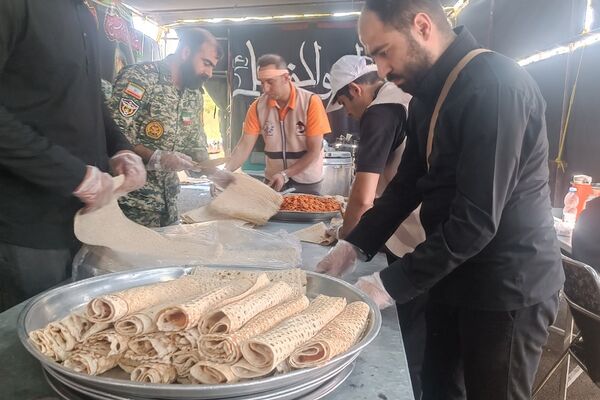 از مدرسه تا موکب حسینی؛ دانش‌آموزان پیشتاز شهرستان قدس در خدمت زائران اربعین حسینی