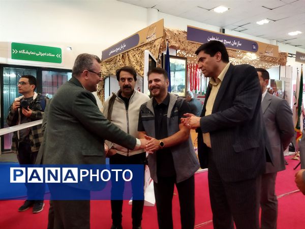 نمایشگاه یاریگران زندگی باحضور مسئولان و چهره‌های فرهنگی و ورزشی کشور