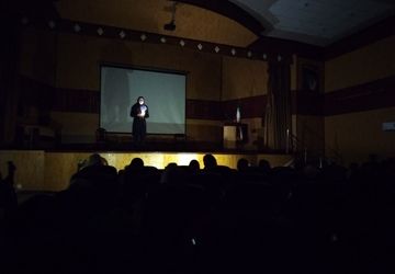 درخشش آموزش در دل تاریکی