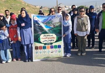 کوهپیمایی خانواده‌های ادارات به مناسبت هفته سلامت برگزار شد