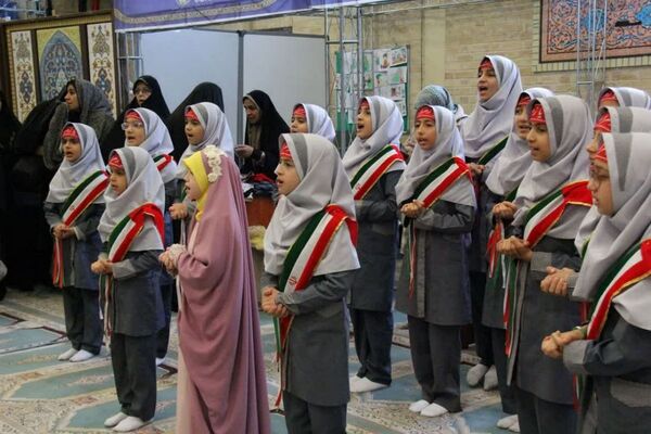 تقدیر از مدیران و فعالان پیشگیری از آسیب‌های اجتماعی شهرک امید صفادشت در نماز جمعه