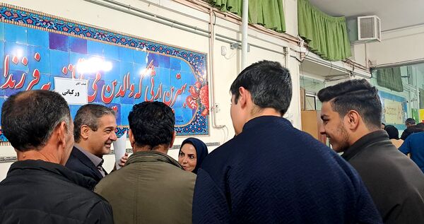  دیدار والدین با معلمان در دبیرستان ابوذر غفاری نیشابور