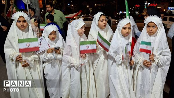 سفیران سلامت ناحیه شش در میدان دانشجو گرد هم آمدند
