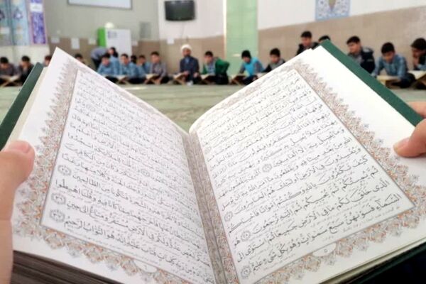 محفل قرآنی  در دبیرستان دوره اول پسرانه سیدالشهدا(ع)