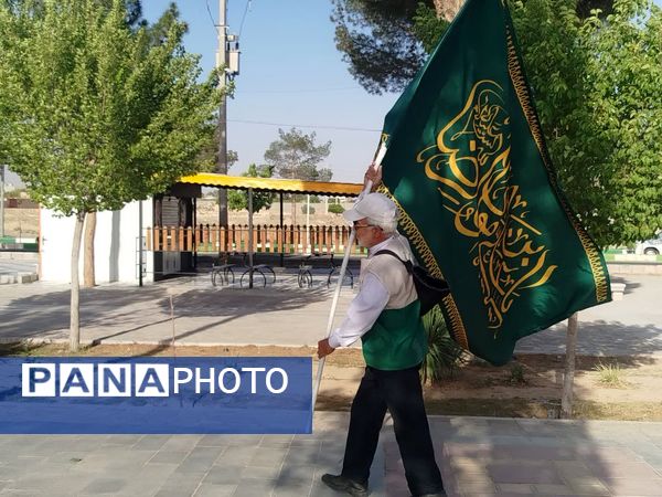 قدم هایی به عشق معلمان