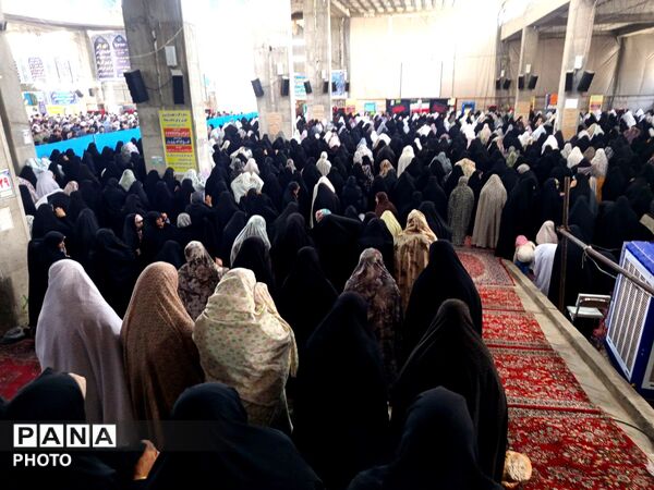 از پیر تا دانش آموز در نماز جمعه نیشابور حضور دارند-۱