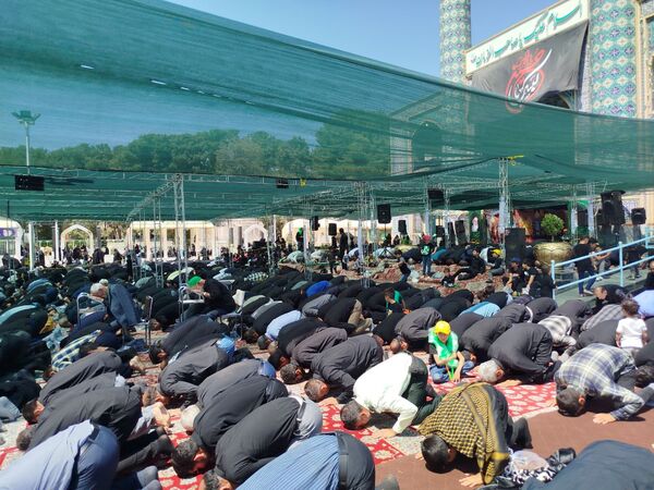 اقامه نماز ظهر اربعین در کاشمر
